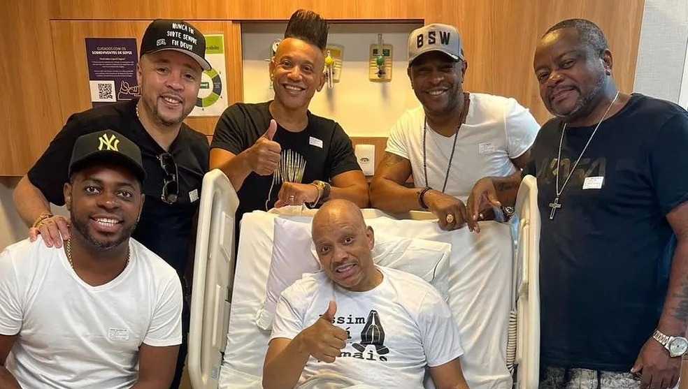 Vocalista do “Molejo” piora e é internado em estado grave