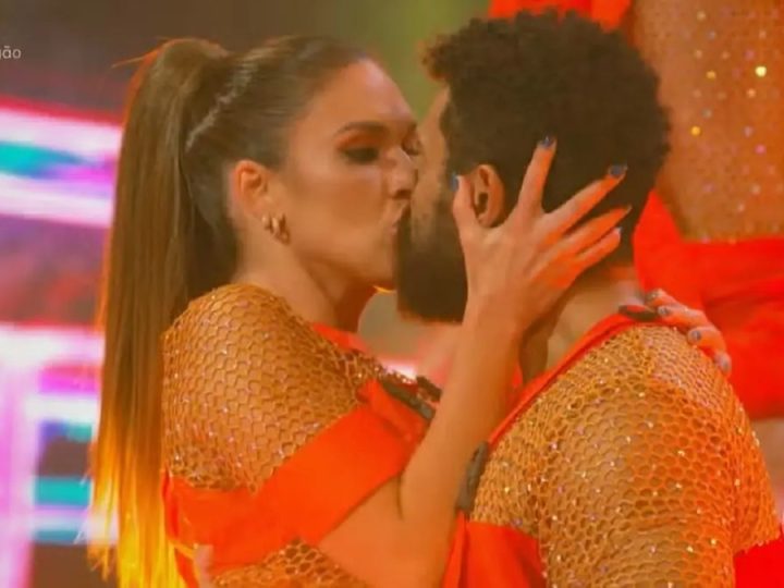 Estreia da “Dança dos Famosos” é marcada por erros e beijão no palco