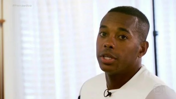 Condenado por estupro, Robinho recebe permissão para jogar futebol na cadeia
