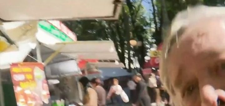 Idoso revoltado invade transmissão ao vivo e xinga a TV Globo