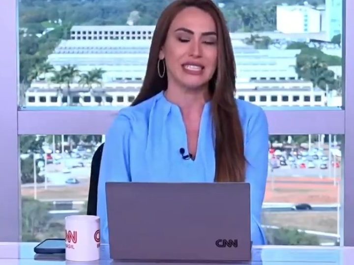 Âncora da CNN Brasil encerra telejornal aos prantos