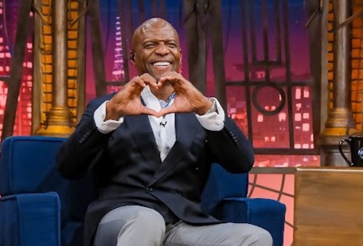 Terry Crews revela no “The Noite” planos de negócio no país: “Me apaixonei pelo Brasil”