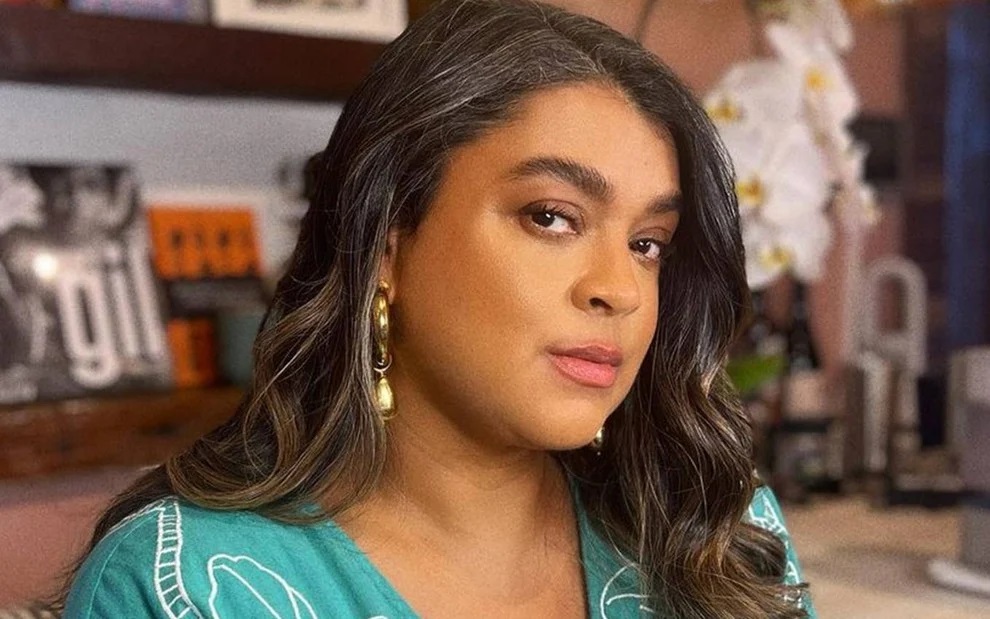 Preta Gil aparece de biquíni enquanto curte férias no Maranhão e detalhe chama a atenção