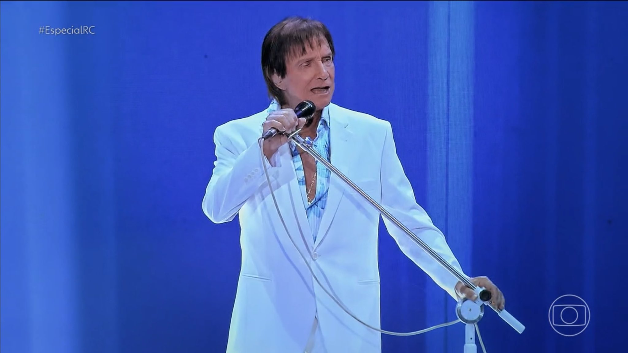 Após 50 anos, TV Globo demite Roberto Carlos e define substituto