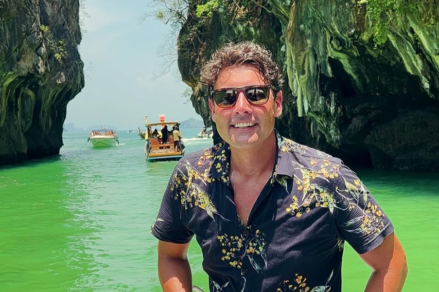 Bruno de Luca celebra 18 anos do programa “Vai Pra Onde?” no Multishow