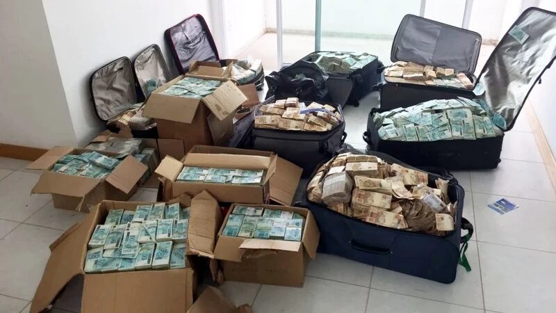 Apresentador de TV é alvo de denúncia sobre esquema envolvendo verbas políticas