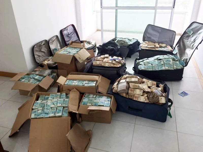 Apresentador de TV é alvo de denúncia sobre esquema envolvendo verbas políticas