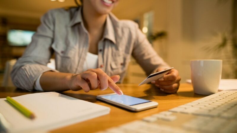 Educação financeira em casa: como ensinar crianças e adolescentes