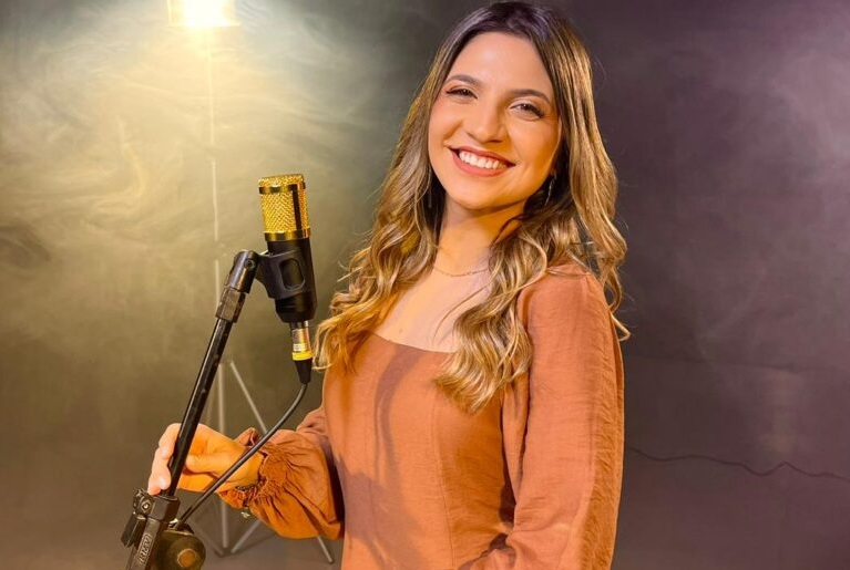 Apresentadora lança ‘Sou a Luz’, a canção que nasceu da fé
