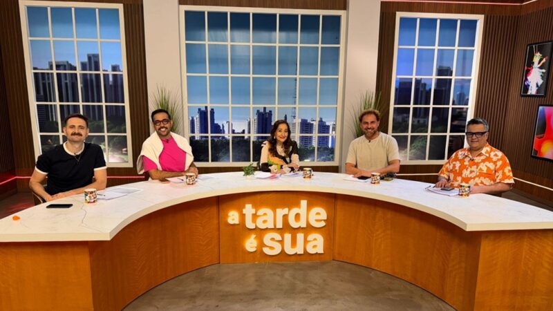 “A Tarde é Sua” retorna ao vivo com cenário renovado na RedeTV!