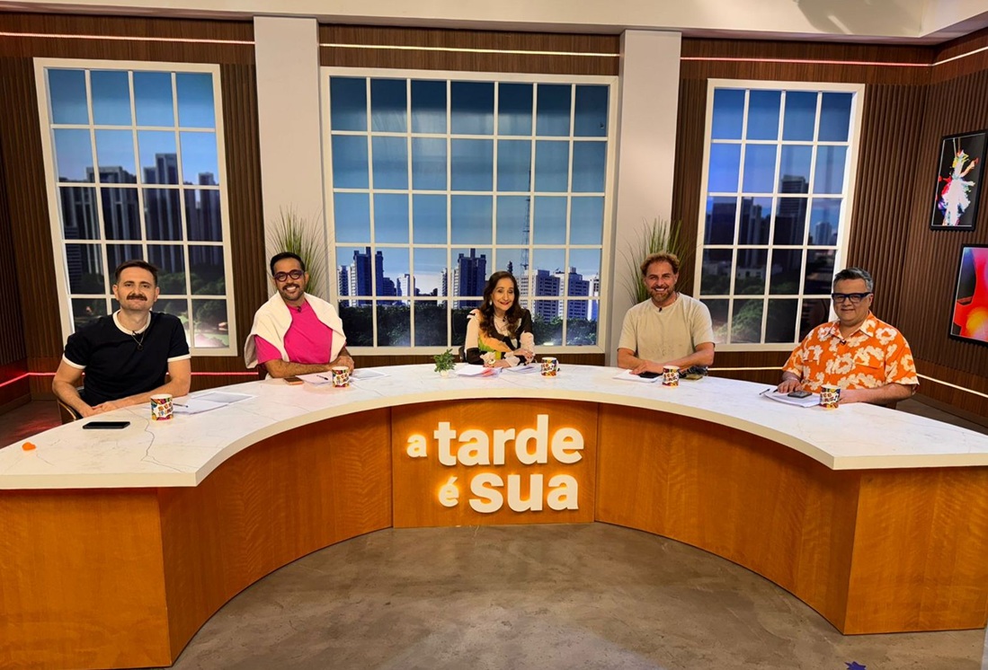 “A Tarde é Sua” retorna ao vivo com cenário renovado na RedeTV!