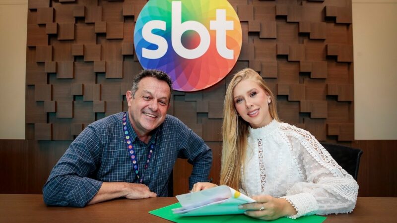 Cela Lopes assina contrato com o SBT