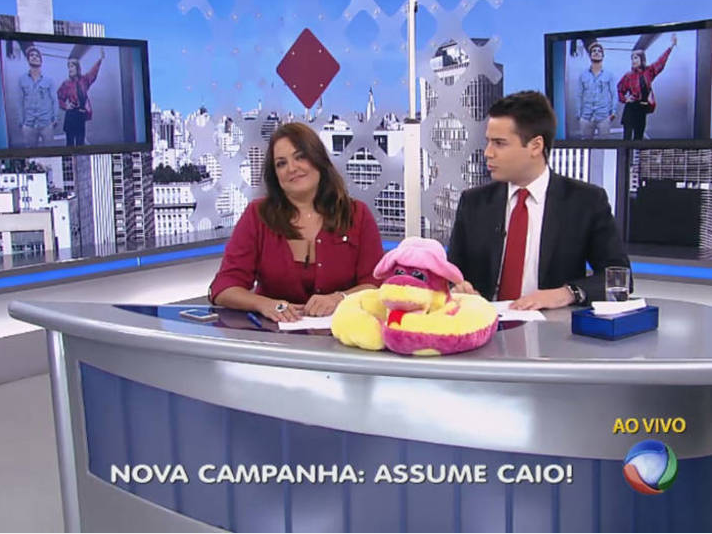 Fabíola Reipert faz campanha na TV para Caio Castro assumir namoro