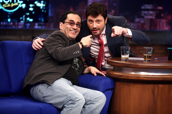 “O Brasil só tem Globo e SBT. O resto é uma bosta”, diz Jorge Kajuru no ‘The Noite’