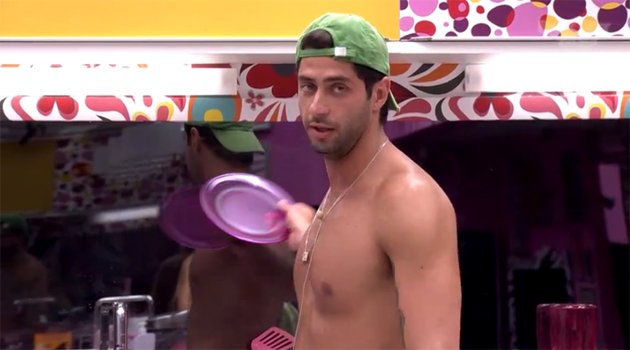 Revoltado, Marcelo esculacha produção do ‘Big Brother Brasil’