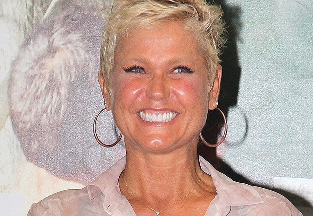 Xuxa comenta doença no pé e fala da temida ‘geladeira’