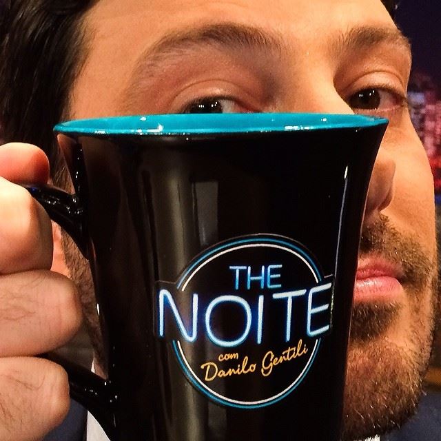 Danilo Gentili causa tumulto no ‘bandejão’ do SBT
