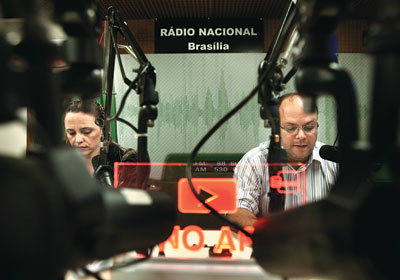 Pesquisa aponta que 66% dos brasileiros nunca ouviram “A Voz do Brasil”
