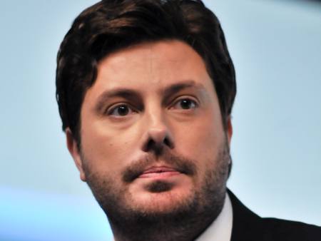Danilo Gentili fica bravo e xinga seguidor no Facebook