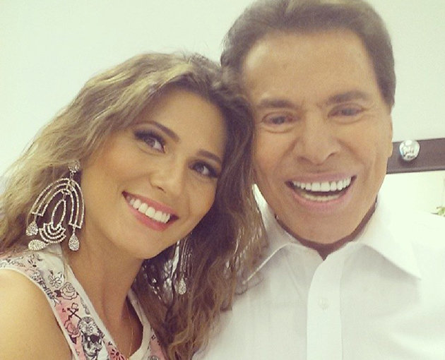Silvio Santos se rende ao ‘selfie’ de Lívia Andrade