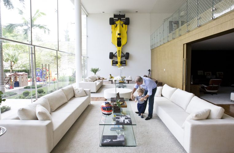Otávio Mesquita pode ter casa invadida por programa