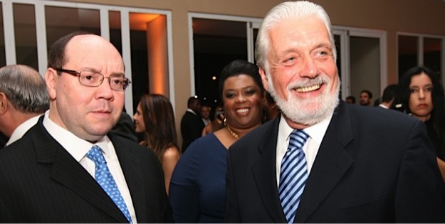 Alexandre Raposo e o governador da Bahia, Jaques Wagner, em 2010