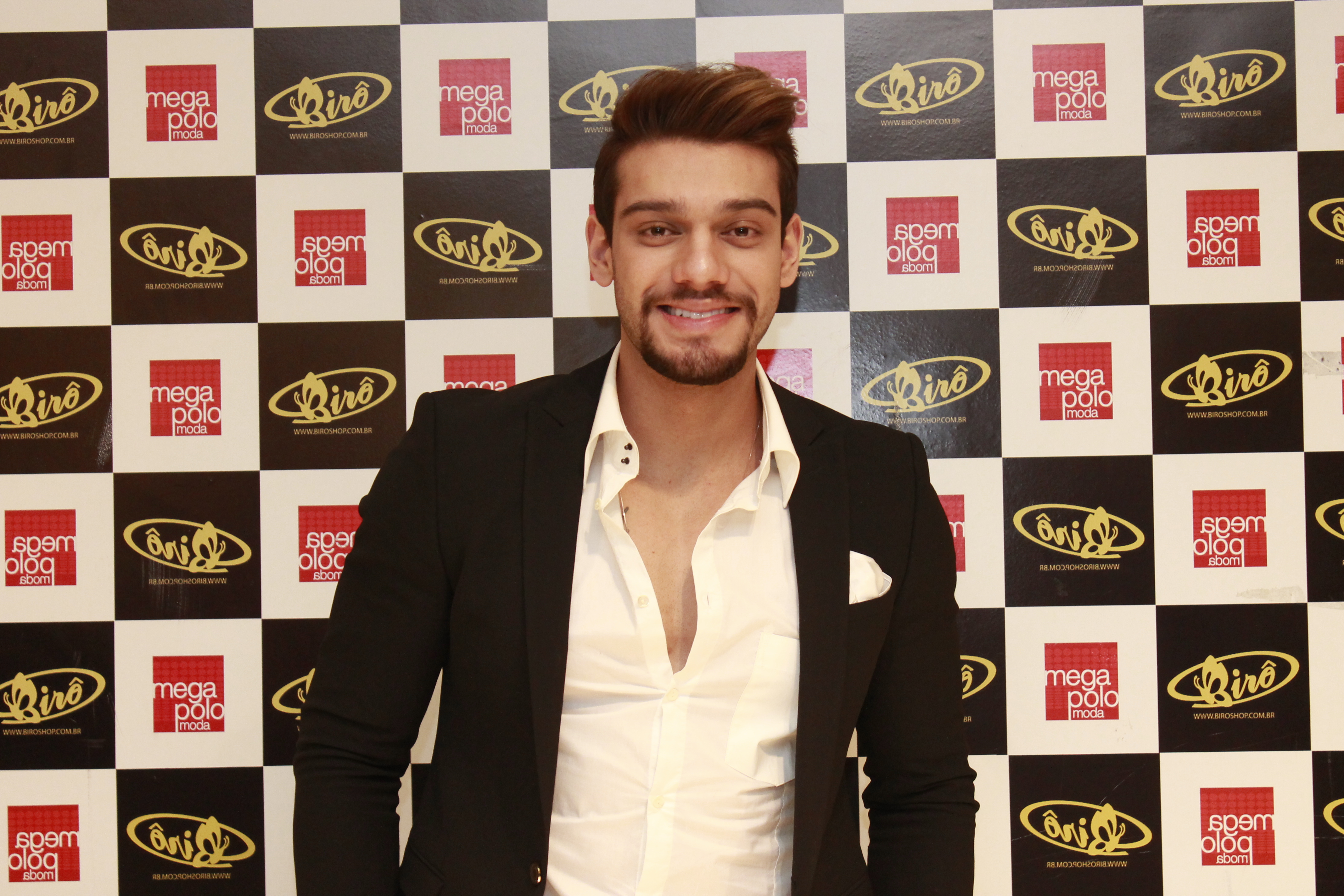 Lucas Lucco grava “Um dia de Princesa” para o “Domingo Legal”
