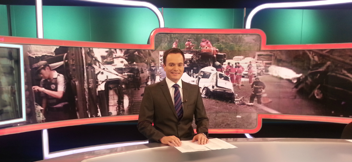 Marcelo Torres reclama da maquiagem do SBT