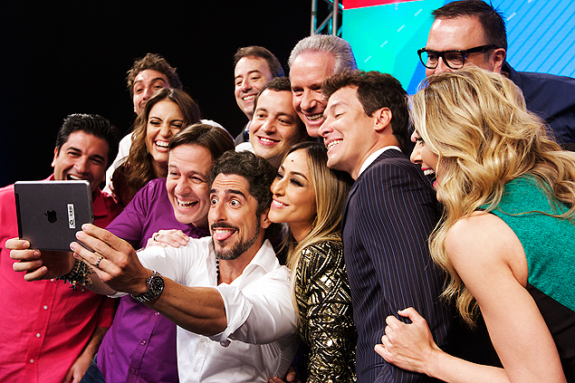 Record cancela férias de apresentadores e ouve reclamações