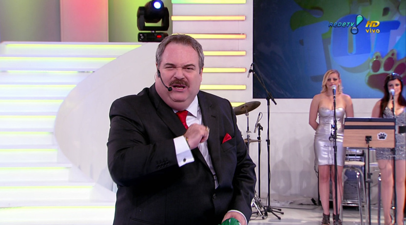 De chinelo e bermuda, Gilberto Barros leva bronca da RedeTV!