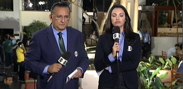 Patrícia Poeta faz careta ao lado de Galvão Bueno no “Jornal Nacional”