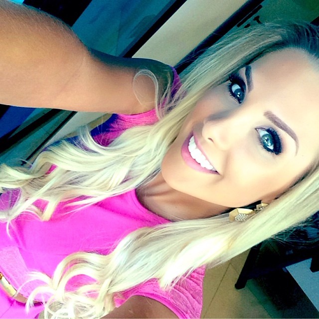 Assistente de palco do ‘Domingo Legal’ lança linha de roupas