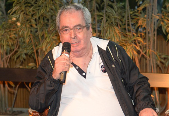 Benedito Ruy Barbosa. Se você quer que O Velho Chico emplaque vá para o SBT.