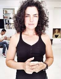 Ana Paula Arósio reclama por falta de dinheiro