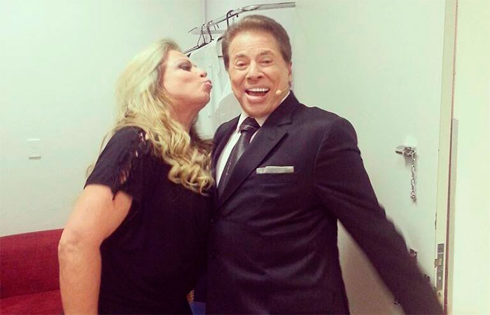 Beijo no patrão? Christina Rocha brinca ao tirar foto com Silvio Santos