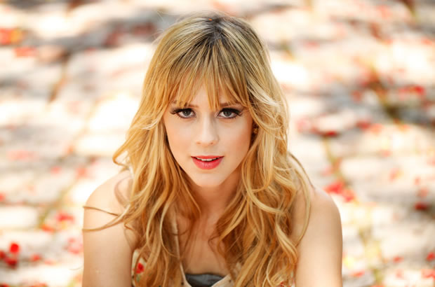 Ex-Rebelde é sucesso nas redes sociais