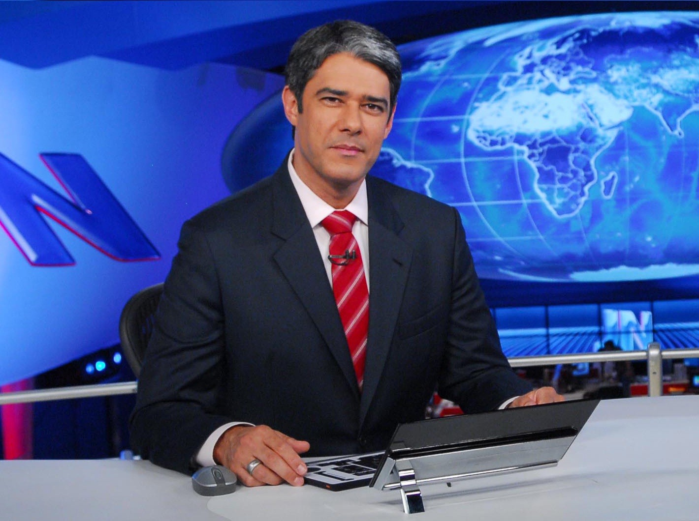 ‘Jornal Nacional’ procura renovação com vídeos caseiros e redes sociais