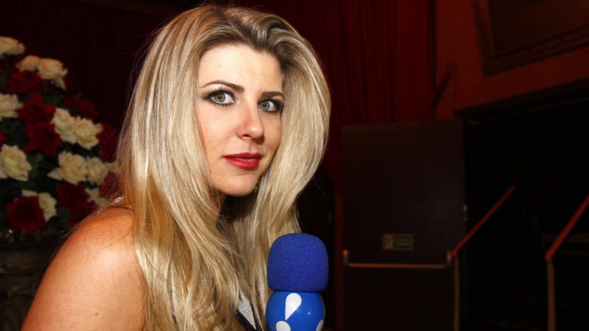 Iris Stefanelli é a nova apresentadora das pegadinhas na RedeTV!