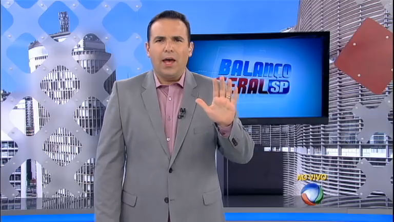 Reinaldo Gottino cai em pegadinha do “Programa do Gugu”
