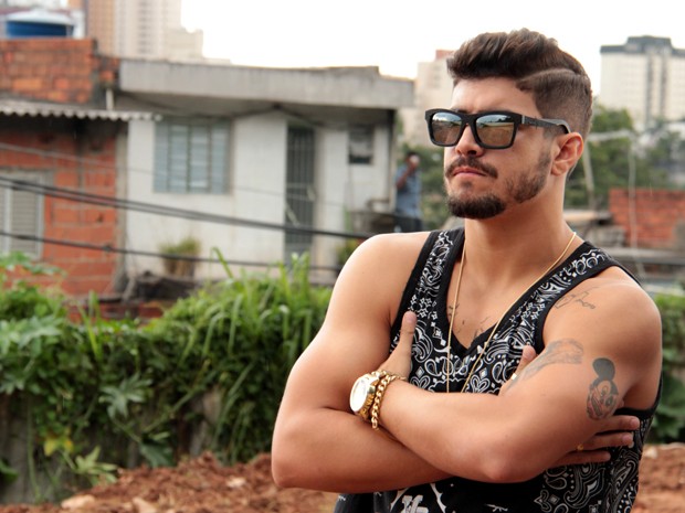 Caio Castro dá trabalho nos bastidores da Globo