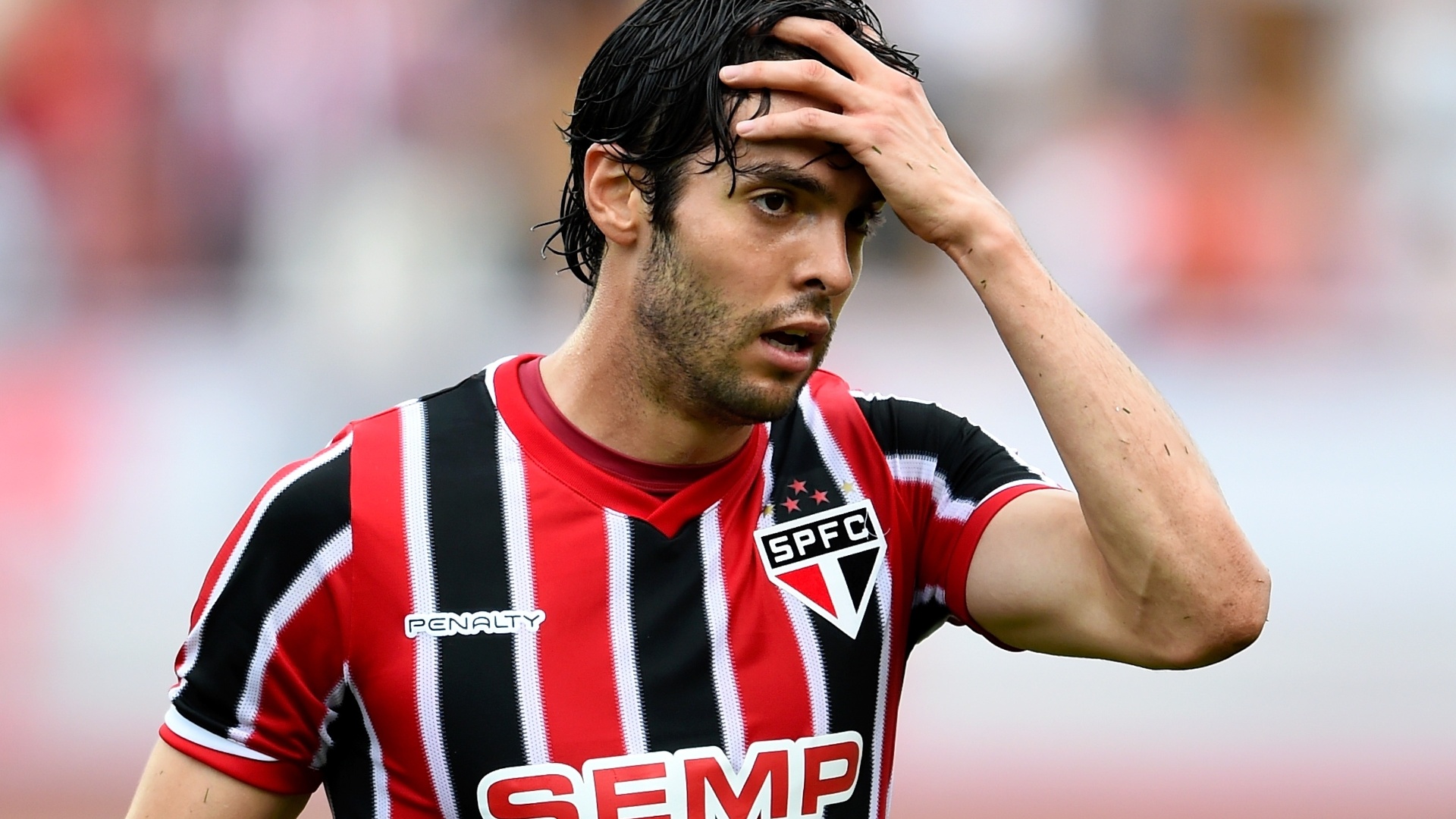 Separado, jogador Kaká posta trecho da bíblia em rede social