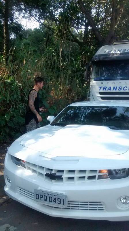 Cantor sertanejo passa sufoco com carro de R$ 230 mil