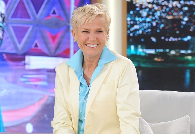 Xuxa chama mulher que fez proposta indecente ao seu namorado de “quenga”