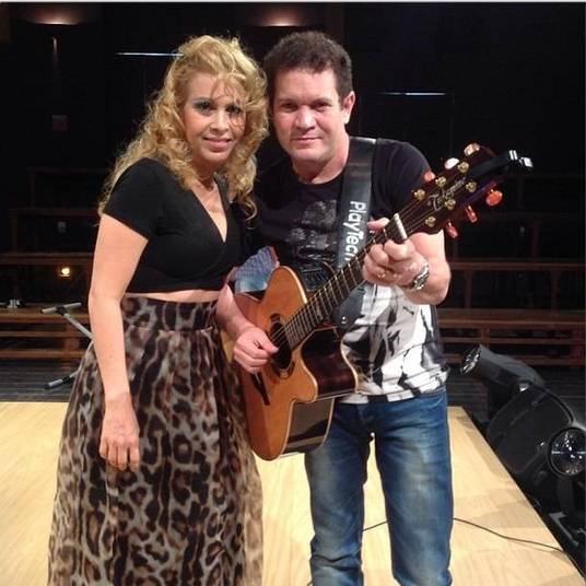 Justiça proíbe Chimbinha de chegar perto de Joelma