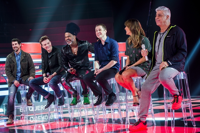 Cláudia Leite, Lulu Santos, Carlinhos Brown, Michel Teló, Tiago Leifert e Creso Eduardo Macedo, diretor geral do programa. Foto: Globo/João Miguel Júnior