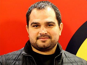 Tô Falando: Cantor Luciano vê foto da sua infância pela primeira vez