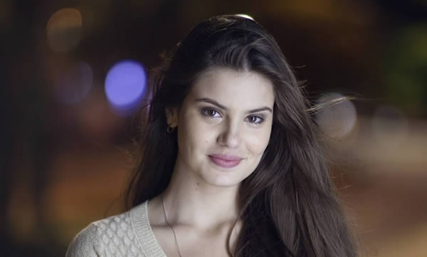Camila Queiroz terá porquinha de estimação em “Êta Mundo Bom”