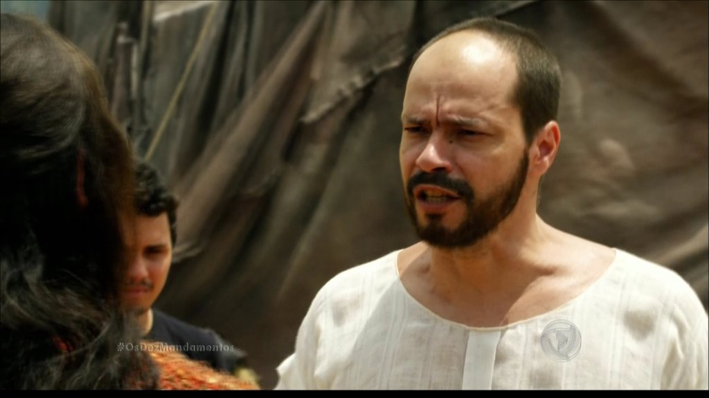 Depois de extintor, produtor aparece em cena da novela “Os Dez Mandamentos”