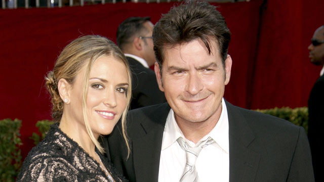 Ex-mulher de Charlie Sheen afirma não ter contraído HIV