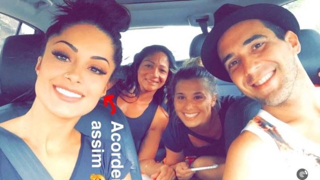 Aline Riscado com André Marques ao volante e mais duas amigas na manhã de segunda-feira Foto: reprodução